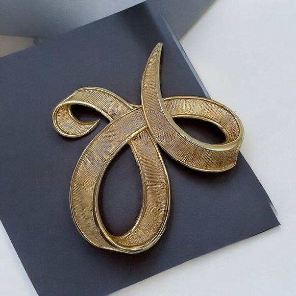 Crown Trifari Ribbon Brooch Vtg Swirl Loop Textured Gold Tone Estate Jewelry Pin - Picture 9 of 9